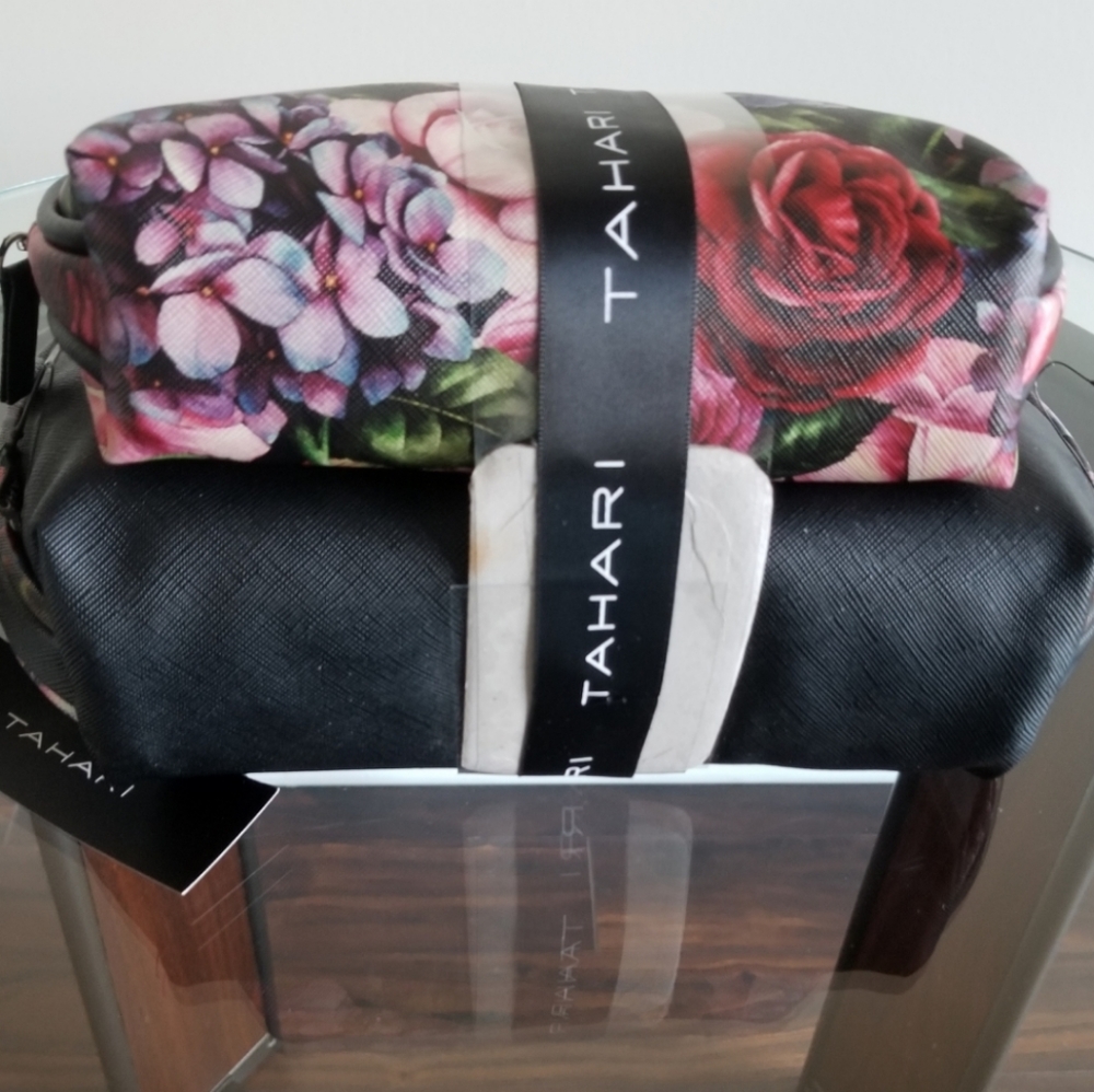 🆕️⬇️🎉HOST PICK🎉 Tahari 2 Pc Dome Travel Cosmetic Set With Bonus Travel Bottle - Picture 5 of 13